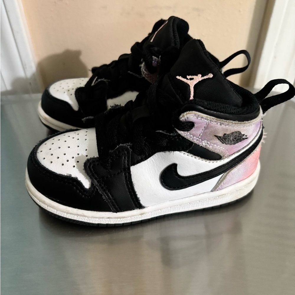 Nike Kids Black and White Sneakers with Pink Accents